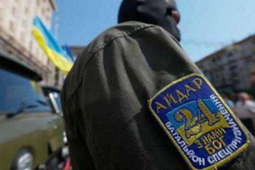 Львовский депутат-айдаровец сжег свой камуфляж на сессии горсовета