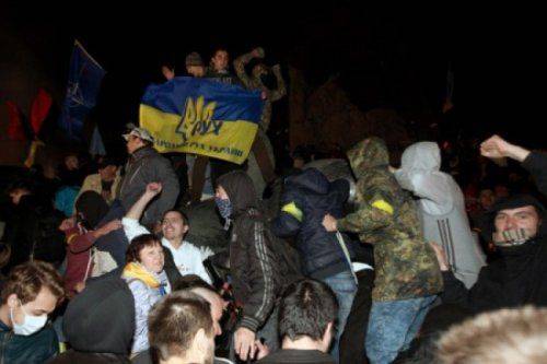 Бойцы АТО грабят и избивают харьковчан на улицах и в кафе