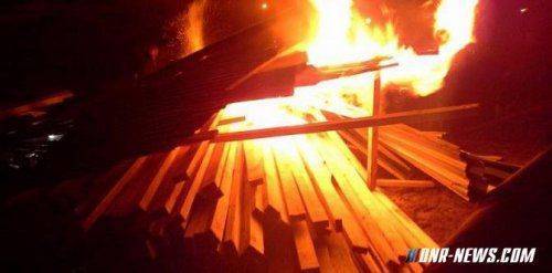 В Киеве националисты подожгли строительную площадку во время акции «Кличко. ПНХ»