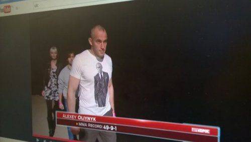 Украинcкий боец Олейник победил американца Рошолта на турнире UFС
