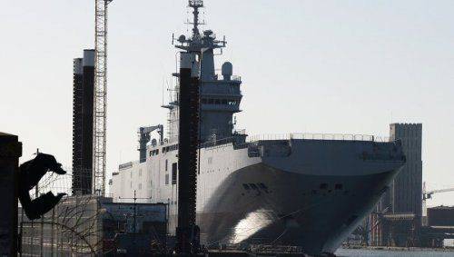 Министр обороны Франции: Париж может никогда не передать РФ "Мистрали"