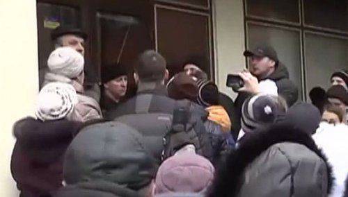 Протесты в Сумах: жители требуют отключать свет и в домах чиновников