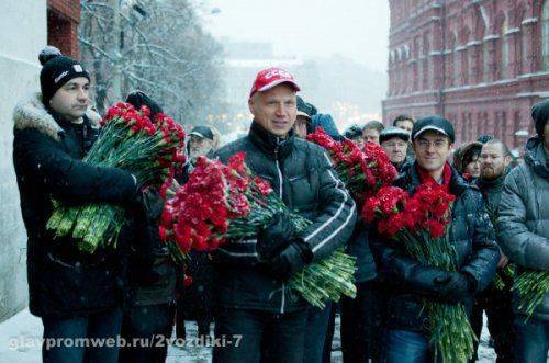 "Культ Сталина" - это культ знаний и труда. В Москве в очередной раз возложат "Две гвоздики для товарища Сталина" -