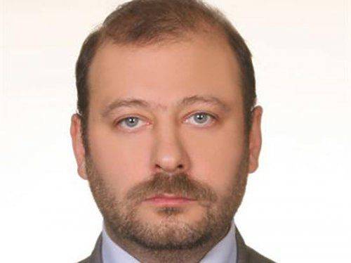 Коней на переправе не меняют, если нельзя сменить весь табун