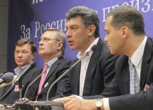 Атака НАТО на Донбасс начнется вместе с майданом в Москве