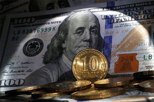 Пол Крейг Робертс: Российский рубль обрушили валютные манипуляции США