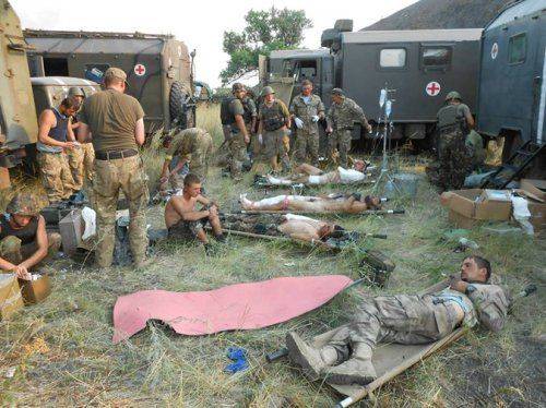 Письма фронтового хирурга: "Поначалу тела погибших товарищей заворачивали в мои выпачканные халаты"