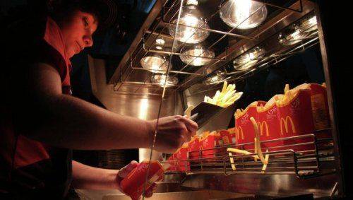 Покупатель нашел зуб человека в картофеле фри из McDonald's в Японии