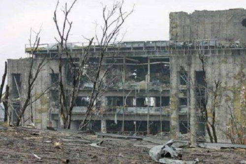 Украинские силовики продолжают атаки на донецкий аэропорт