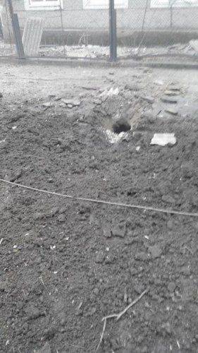 Война пришла в Мариуполь: идет бой на блокпосту, горят дома, разбегаются люди