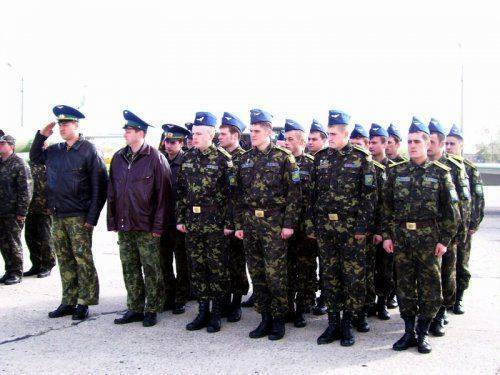 Киев отправит воевать на Донбасс курсантов военных вузов, подготовленных по ускоренной программе. Летчиков – в пехоту, самолетов нет