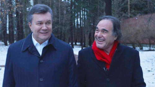 Власть блогеров: Украина может вызвать Оливера Стоуна на допрос из-за поста в Facebook о Майдане и Януковиче