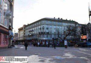 Новогодняя ель рухнула в Ивано-Франковске