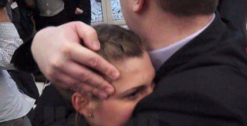 Охранник Порошенко чуть не задушил журналистку в Минске