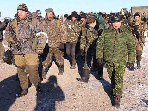 Украинские силовики пешком уходят из Дебальцево