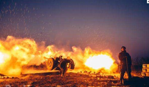 Донецк под обстрелом сразу с трех сторон. Украинская армия мстит дончанам за свой позор в Дебальцевском котле