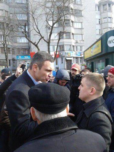 Кличко опешил от вопроса о 23 февраля и предложения идти на фронт