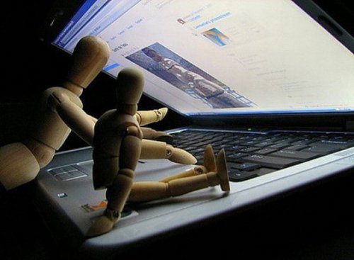 Запад психует: Россияне не ведутся на интернет-революции