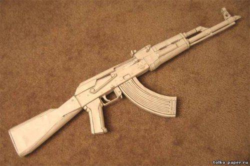 МВД: В Харькове мужчина в балаклаве и с деревянным автоматом напал на автозаправку, оператор оказал сопротивление