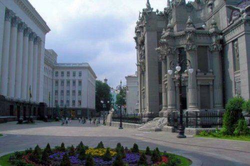 Простолюдинам запретили ходить по одной улице с Порошенко  