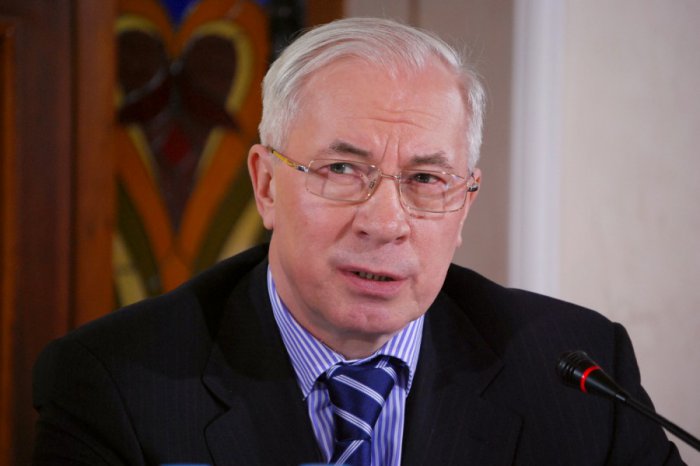 Азаров открыто поддержал ополчение, назвав режим Порошенко нацистским