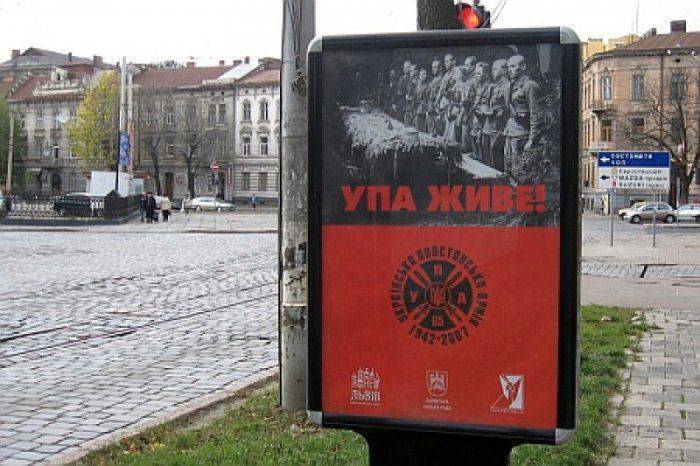 Украина борется с «террористами» под знаменем сепаратиста и террориста Бандеры  