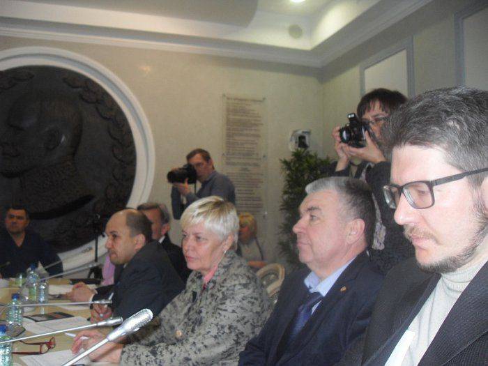 На Украине все привыкли к арестам, пыткам и преследованиям. В Общественной Палате РФ обсуждали правовой беспредел хунты  е