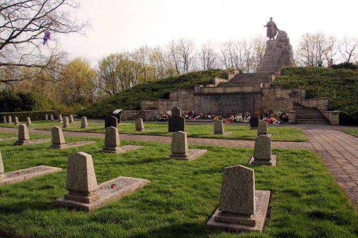 Европейские ценности против украинской дикости. Фоторепортаж из Зеелов