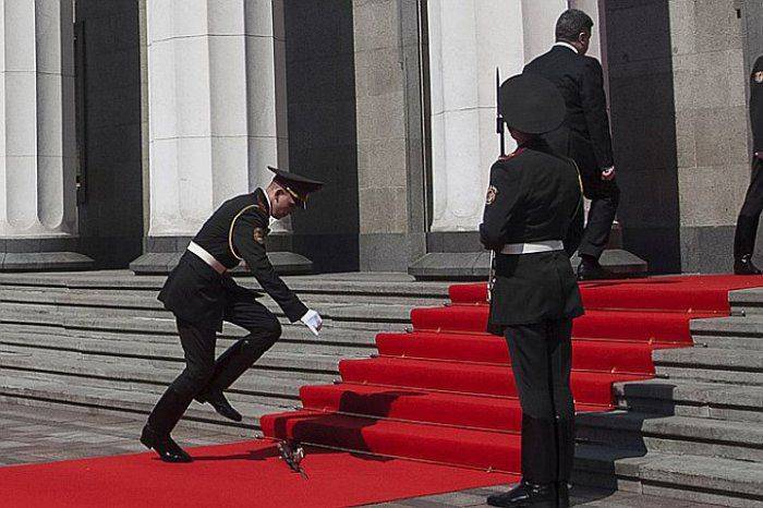 Осел, ведущий Путина