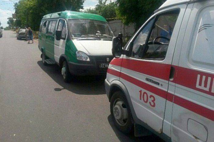 В Мариуполе украинские боевики сбили девушку на перекрёстке 