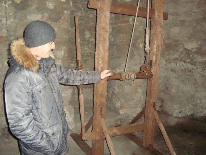 В Мариуполе людей пытают на дыбе