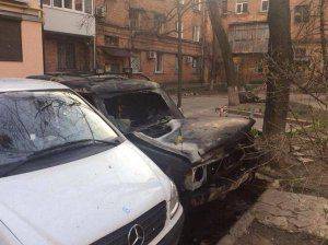 В центре Харькова сожгли камуфлированный джип волонтёра «АТО»