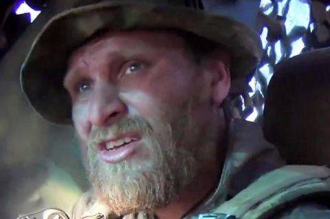 Фото бандеровца, отрезавшего пальцы военнопленному