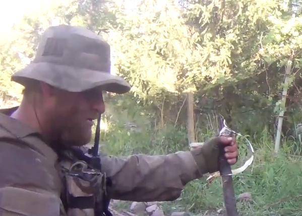 Фото бандеровца, отрезавшего пальцы военнопленному