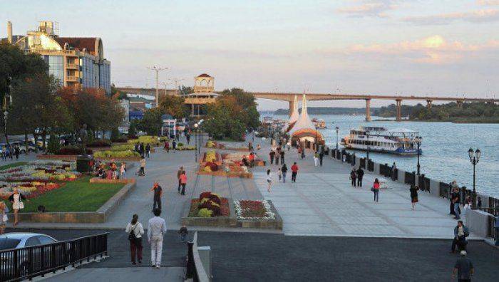 В Ростове-на-Дону Генконсульство Украины закидали кирпичами