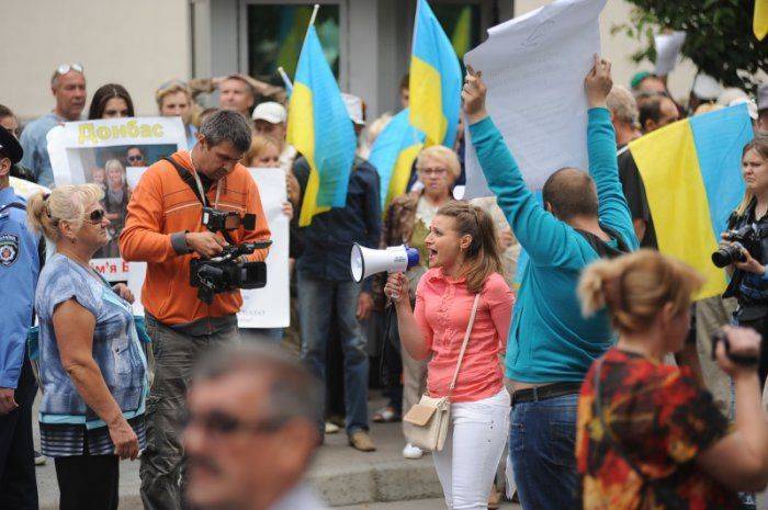 «США - вон из Украины!» Киев охватывает волна антиамериканских акций