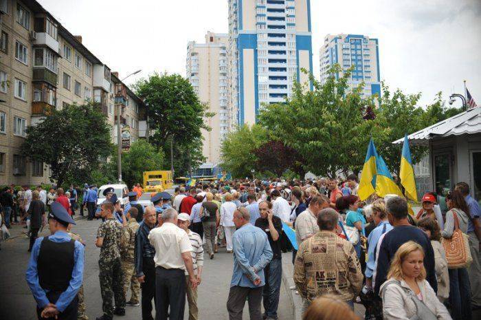 «США - вон из Украины!» Киев охватывает волна антиамериканских акций