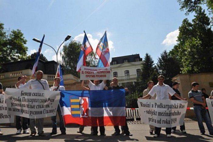 Почему русины ненавидят Порошенко?