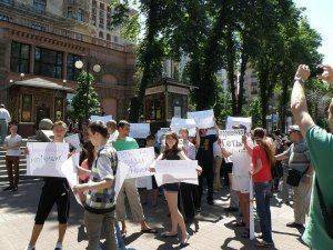 Тысячи киевлян потребовали отставки украинского президента - Порошенко геть!  