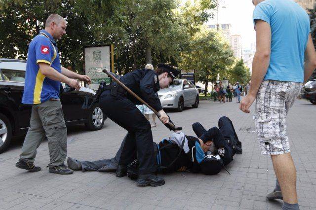 Очередное задержание. Патруль "скрутил" пожилого с тростью