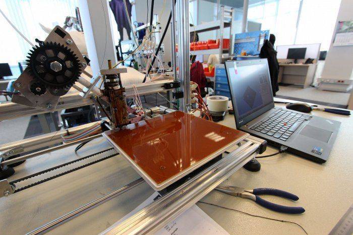 Первый в России 3D-принтер, печатающий композитами, создан в Сколково