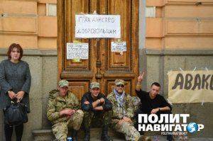 Вместо Путина «Правый сектор» теперь посылает Яценюка, Порошенко и Найема 