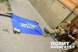 Вместо Путина «Правый сектор» теперь посылает Яценюка, Порошенко и Найема 