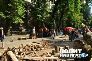 Вместо Путина «Правый сектор» теперь посылает Яценюка, Порошенко и Найема 