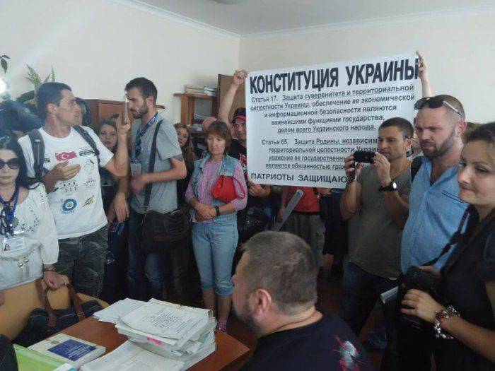 «Евромайдановцы» сорвали суд над своим товарищем-убийцей