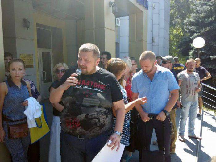 «Евромайдановцы» сорвали суд над своим товарищем-убийцей