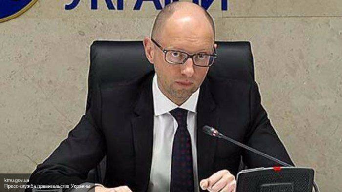 Яценюк призывает сажать украинцев в тюрьму за долги по коммуналке