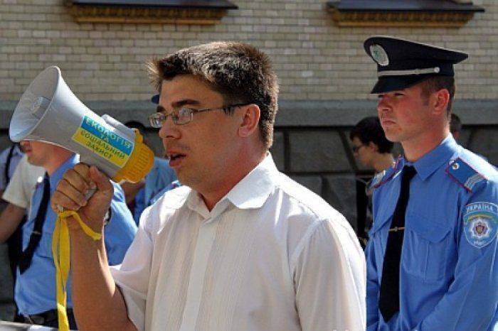 Янукович не дожал. Порошенко строит диктатуру, опираясь на экстремистов 