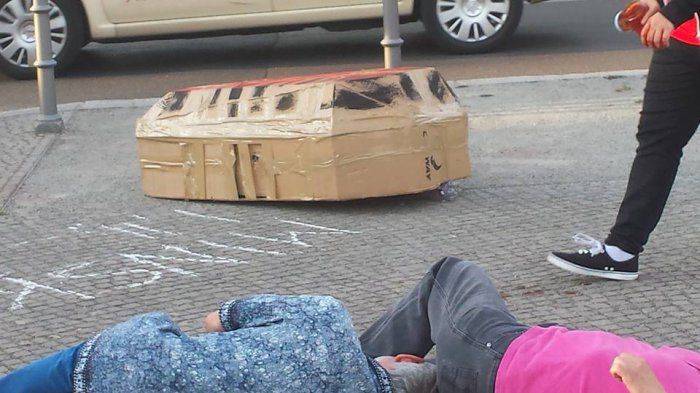 В Берлине Порошенко напомнили об убийствах на Донбассе 