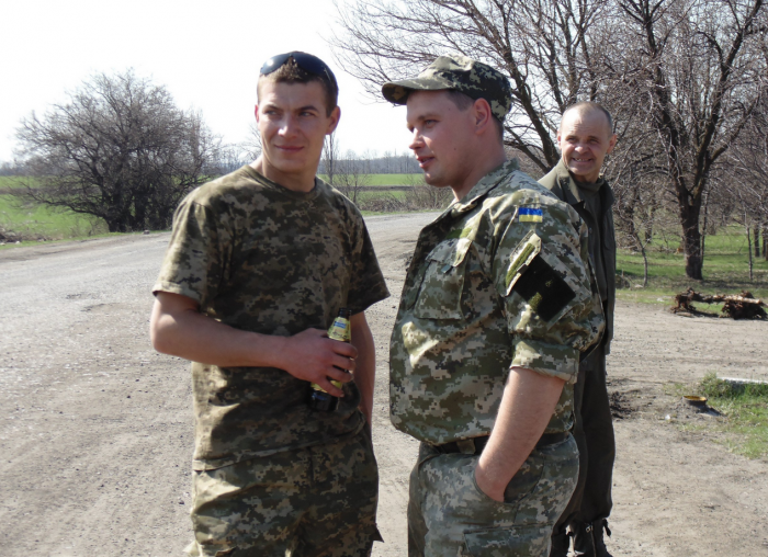 Бойцы элитного взвода 30-й бригады ВСУ показали, как проводят досуг